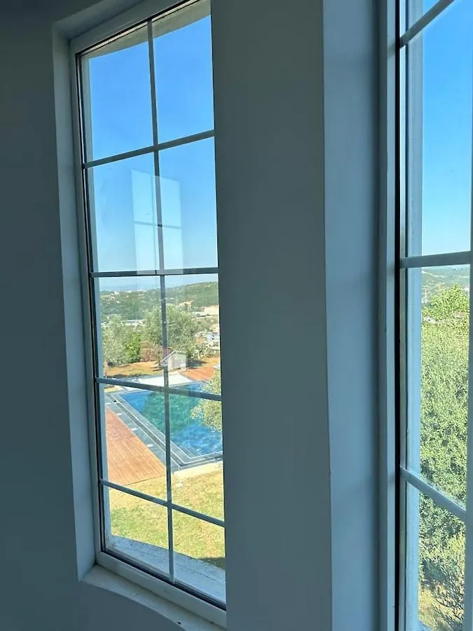 Hilltop Villa Tirana 0*,