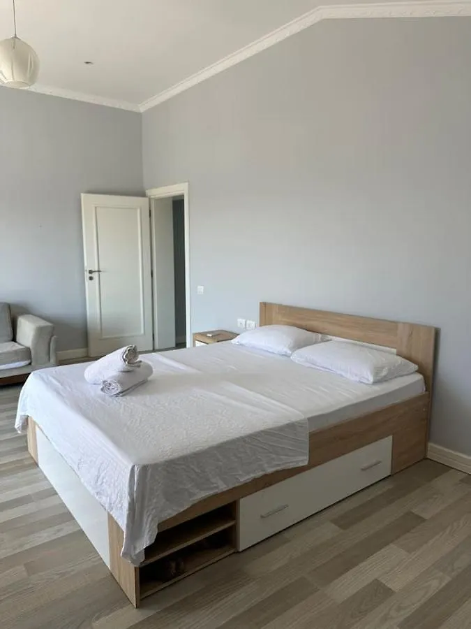 Hilltop Villa Tirana 0*,  Albania